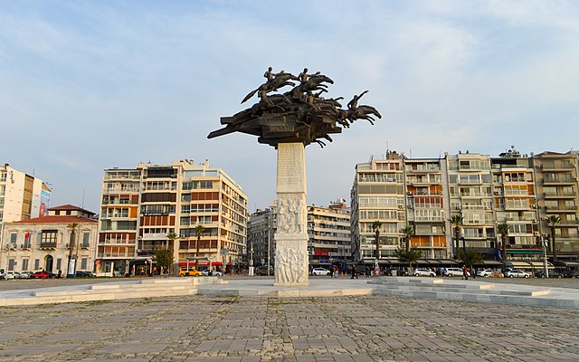 İzmir Gündoğan Meydanı